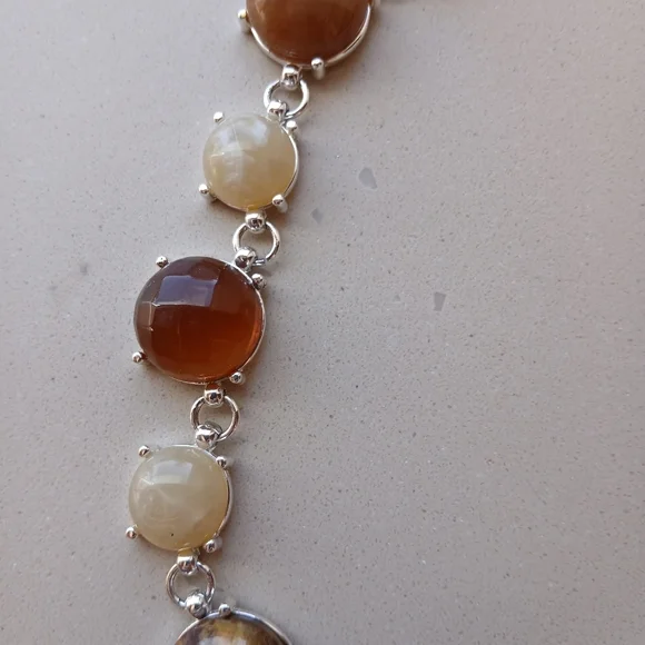 Trifari Vintage  16" Beautiful Necklace. - Picture 2 of 7